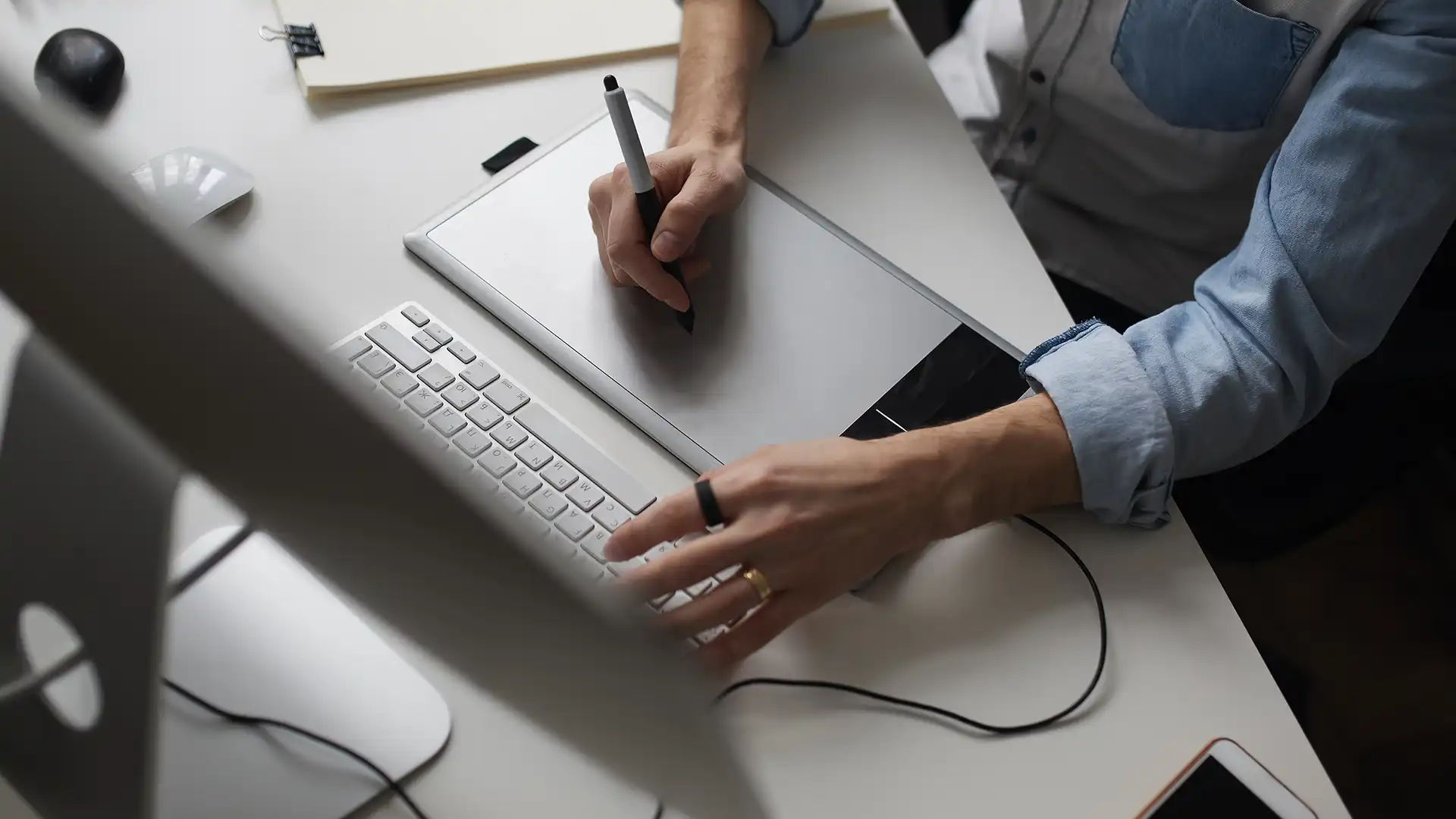 تاثیر طراحی گرافیک رنگی چیست در بازاریابی